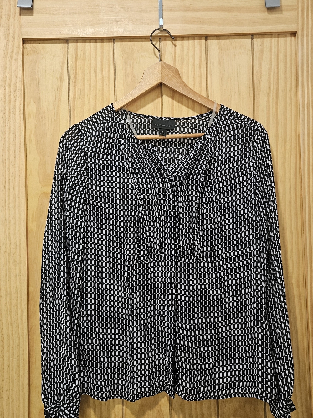 Worthington Black and White Geometric Long-Sleeve Blouse